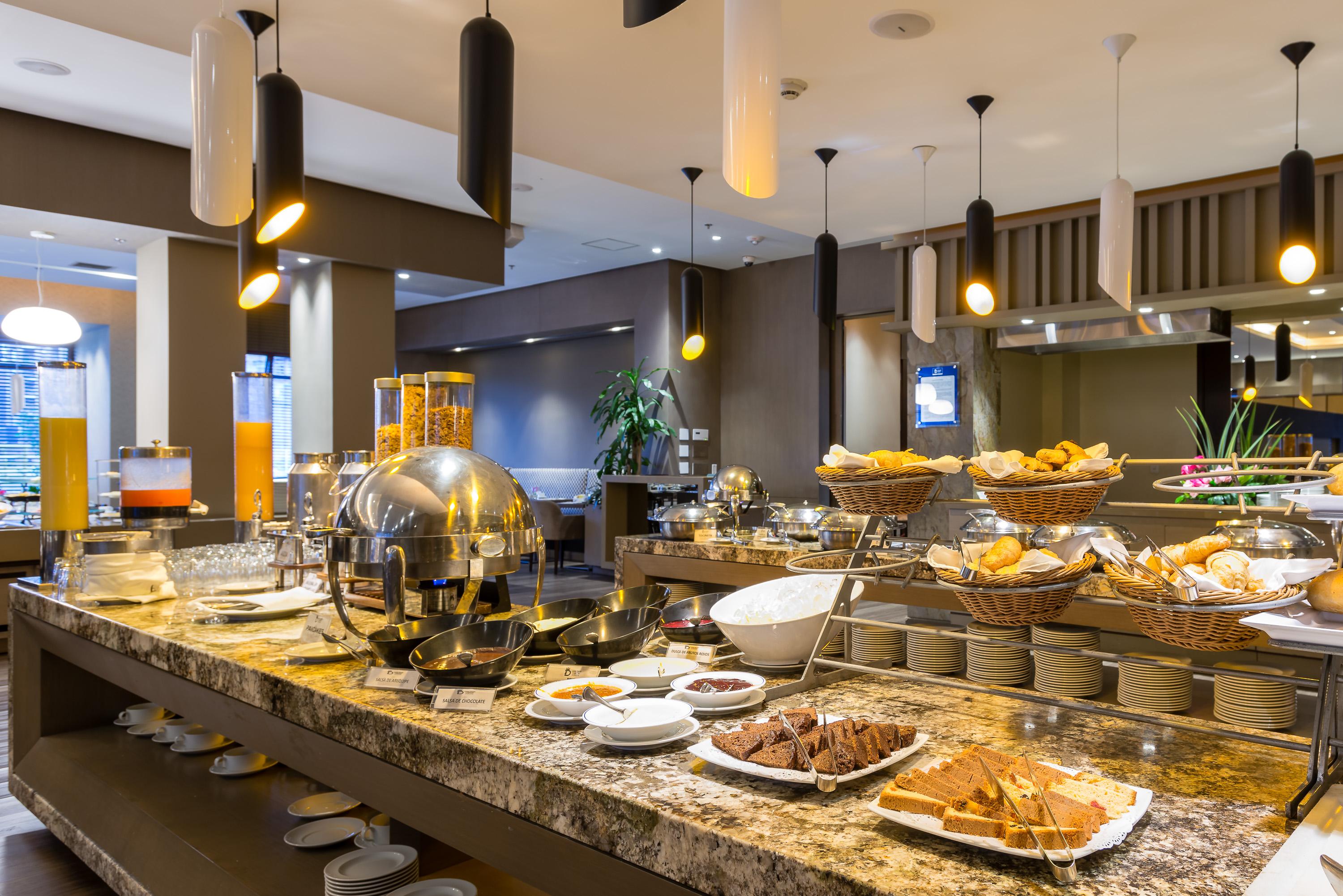 Casa Dann Carlton Hotel & Spa Богота Экстерьер фото A buffet at a hotel